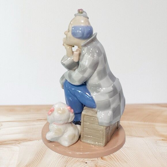 Clown Figurine Sitting With Dog Roses Pastels Paul Sebastian Design 2002 6in - Picture 4 of 7